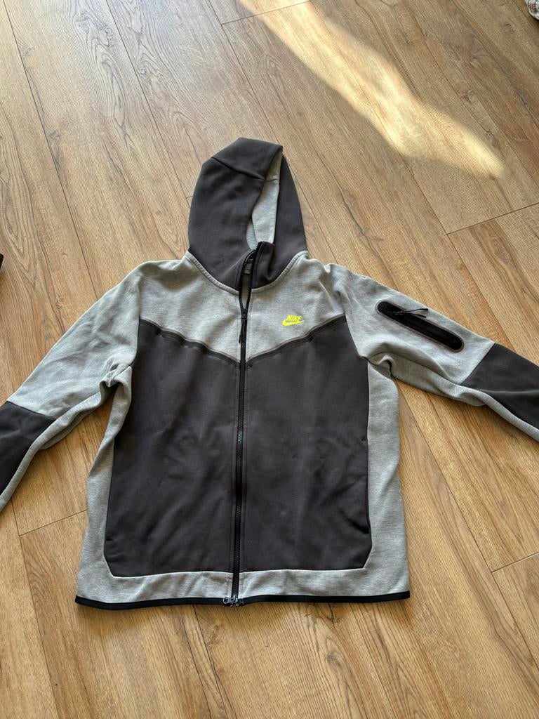 Nike Tech Fleece Hoodie Grijs/Zwart Maat L, Ophalen of Verzenden, Zo goed als nieuw, Maat 52/54 (L), Grijs