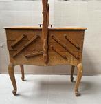 Antieke houten naaibox op poten - Vintage naaikist, Ophalen of Verzenden