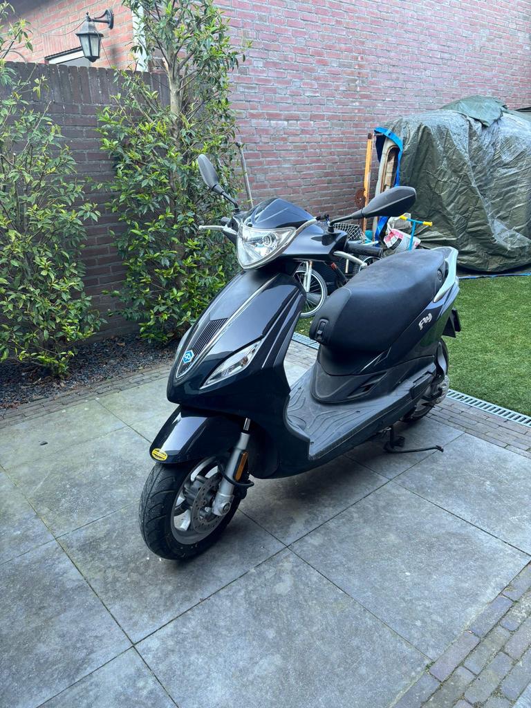 Nette Piaggio Fly uit 2013 - Zuinig en betrouwbaar, Fietsen en Brommers, Scooters | Piaggio, Ophalen, Gebruikt, Benzine, Fly