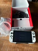 Nintendo Switch Oled wit met Mario Kart en Fifa, Ophalen, Zo goed als nieuw, Met 1 controller, Switch Original