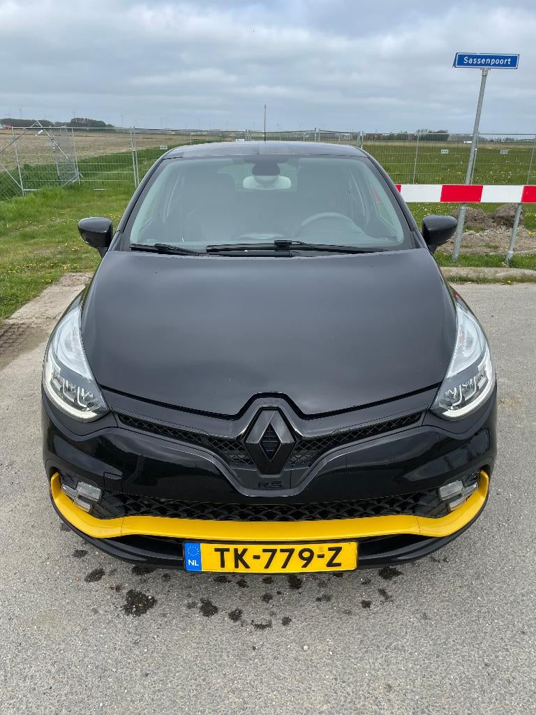 Renault Clio R.S. 18 (Limited Edition)–Nr. 247–Akrapovič, 1618 cc, 4 cilinders, Zwart, Particulier