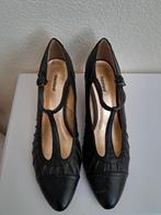 Zwarte dames schoenen met klein hakje maat 41, Schoenen met lage hakken, Zwart, Ophalen of Verzenden, Zo goed als nieuw