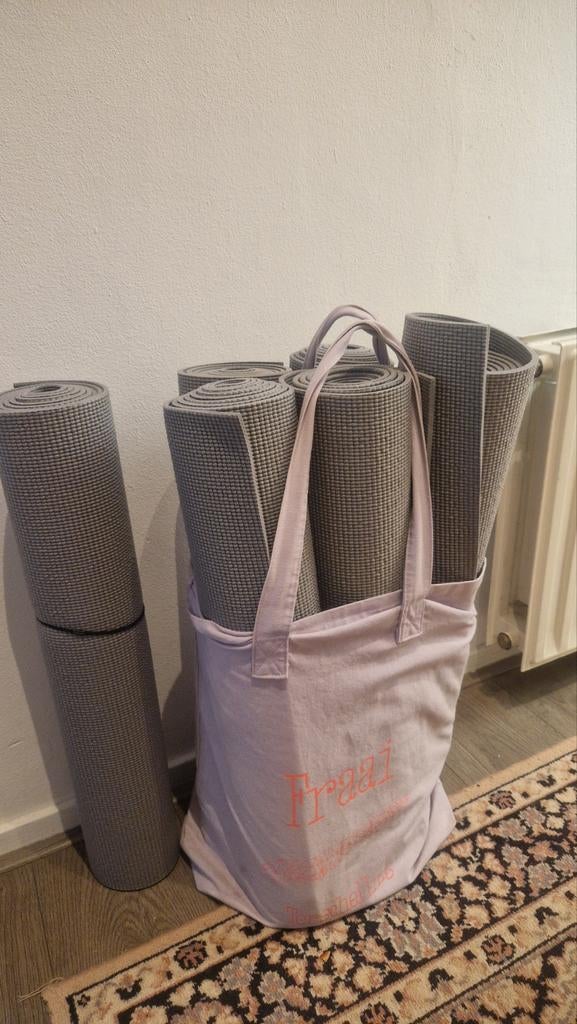 Yoga of workout matten 6 stuks, lichtgrijs, 1 x gebruikt, Ophalen, Zo goed als nieuw, Yogamat