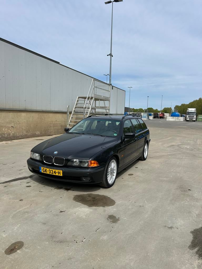 BMW 5-Serie 4.4 I 540 Touring AUT 1997 Zwart, Auto's, Automaat, Achterwielaandrijving, 8 cilinders, 1700 kg