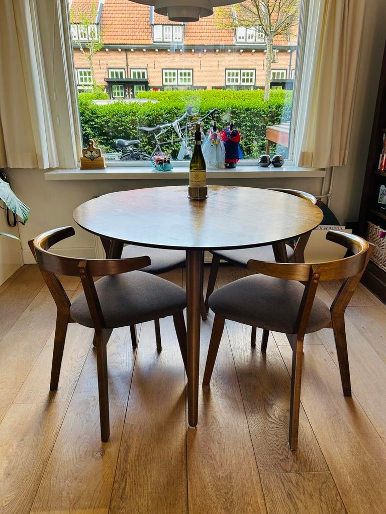 J Line ronde eettafel Walnoot 107CM diamater, Huis en Inrichting, Tafels | Eettafels, Ophalen, Zo goed als nieuw, Rond