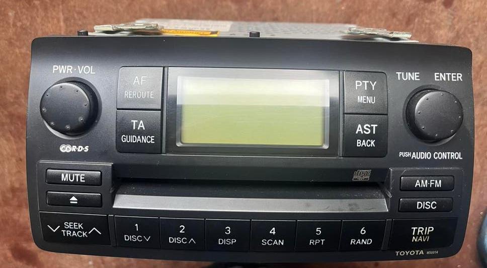 Te koop; CD-autoradio Toyota Corolla 2005, radio stoort, Ophalen of Verzenden, Gebruikt