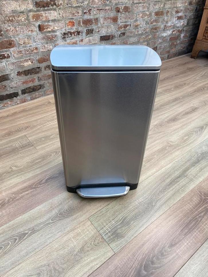 Afvalbak Simplehuman 50 liter met softclose, Huis en Inrichting, Woonaccessoires | Prullenbakken, Gebruikt, Rvs, 50 tot 75 cm