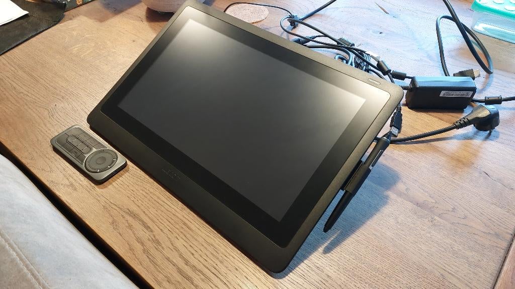 Wacom Cintiq 16 met Adjustable Stand en Express Key Remote, Computers en Software, Tekentablets, Ophalen, Zo goed als nieuw, Bedraad