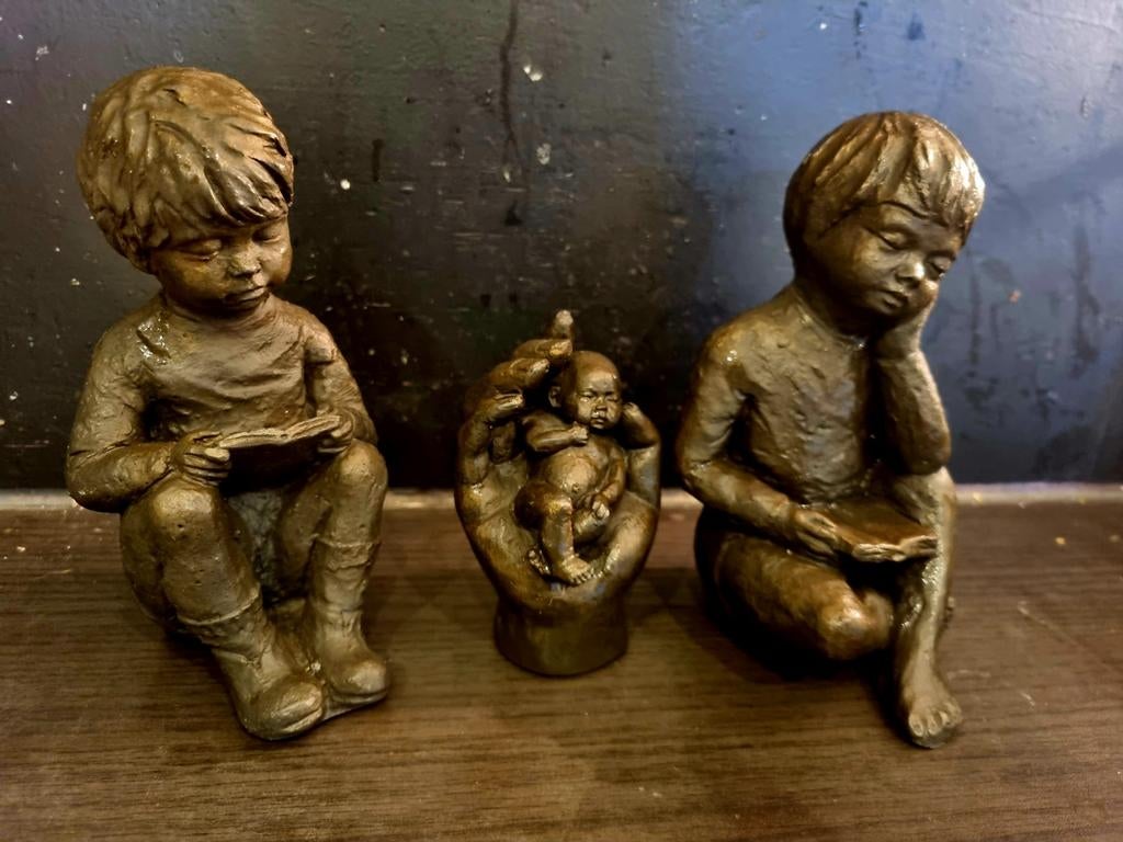Geert Kunen Beeldjes: Lezende Kinderen & Baby in Hand, Ophalen, Zo goed als nieuw
