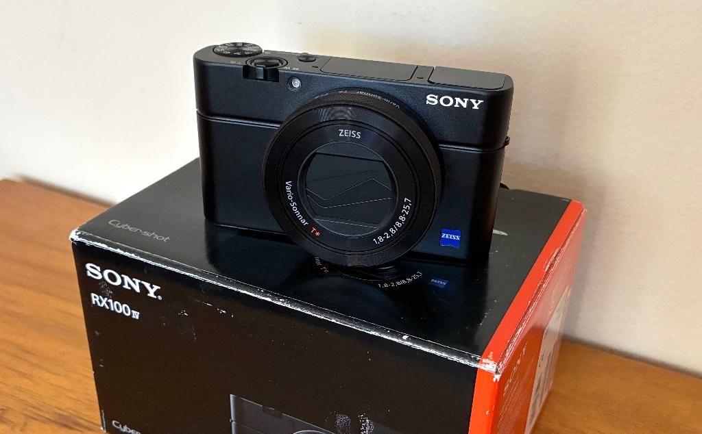 Sony Cybershot RX100 IV (M4) + accessoires, Audio, Tv en Foto, Fotocamera's Digitaal, 20 Megapixel, Compact, Ophalen of Verzenden