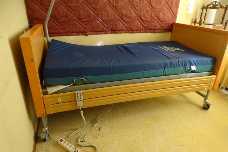 Casa beds hoog laag bed, Huis en Inrichting, Slaapkamer | Bedden, Gebruikt, Eenpersoons, 100 cm, 200 cm, Hout, Bruin, Verstelbaar