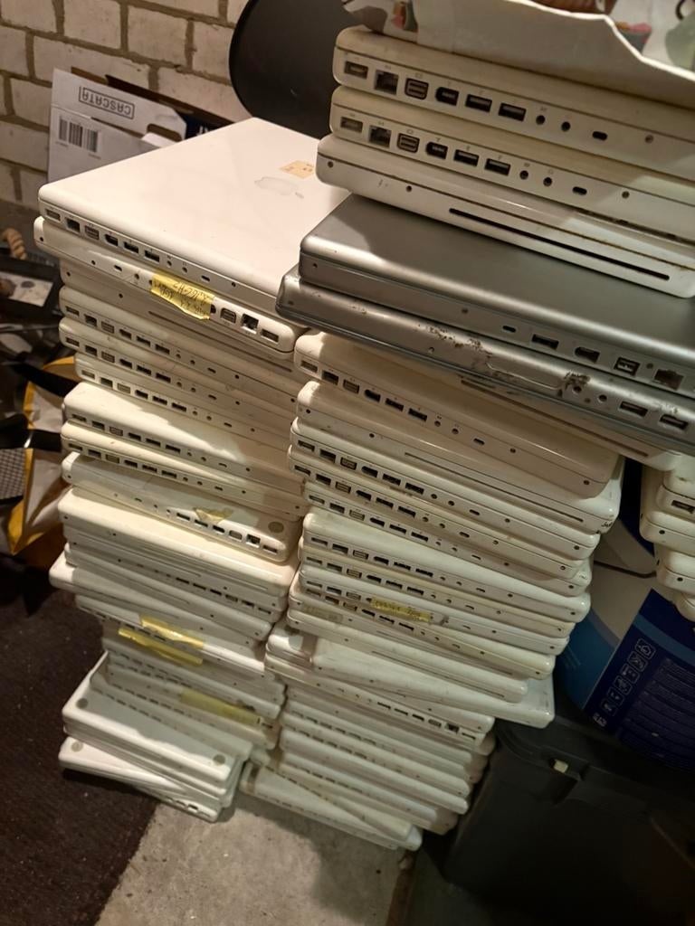 Partij MacBook & MacBook Pro laptops (70 stuks), Gebruikt, 2 tot 3 Ghz, Qwerty, 13 inch