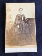 CDV, Dame, zeer oud, dun karton, Carte de Visite, Ophalen of Verzenden, Voor 1940, Gebruikt, Foto