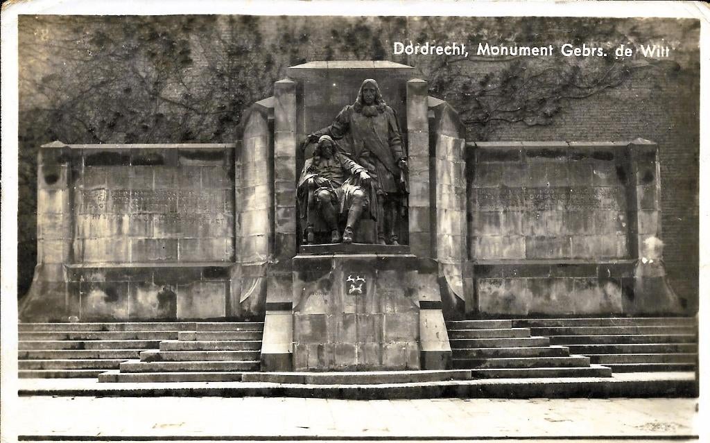 Ansichtkaart	Dordrecht	Gebrs. De Witt	Monument, Verzenden, 1940 tot 1960, Gelopen, Zuid-Holland