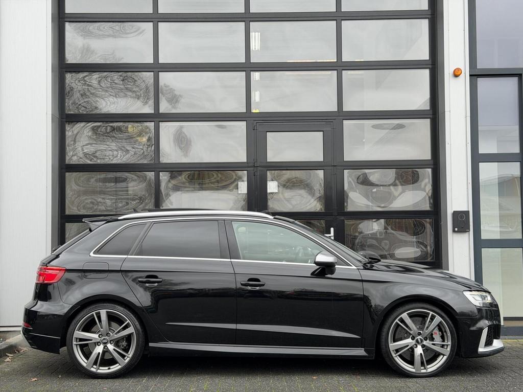 Audi RS3 Sportback 2.5 TFSI quattro 400PK / KERAMISCH / PANO, Automaat, Gebruikt, RS3, Zwart