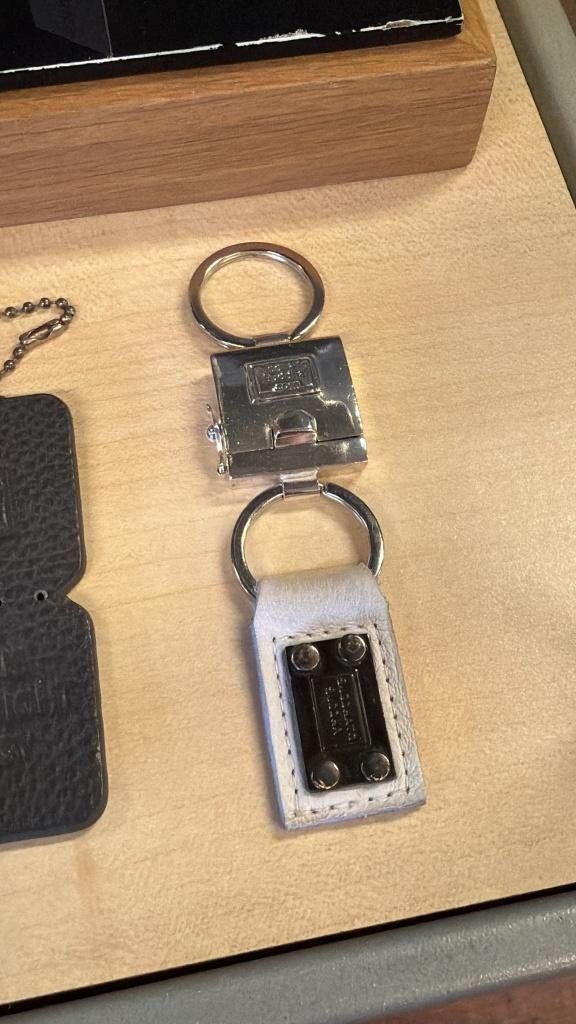 BUDDHA TO BUDDHA SLEUTELHANGER TYPE BTB KEYCHAIN € 79,95, Verzamelen, Sleutelhangers, Ophalen of Verzenden, Zo goed als nieuw