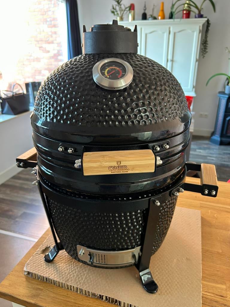 Nieuwe Kamado editie “OMER”, Tuin en Terras, Houtskoolbarbecues, Ophalen, Nieuw, Met accessoires