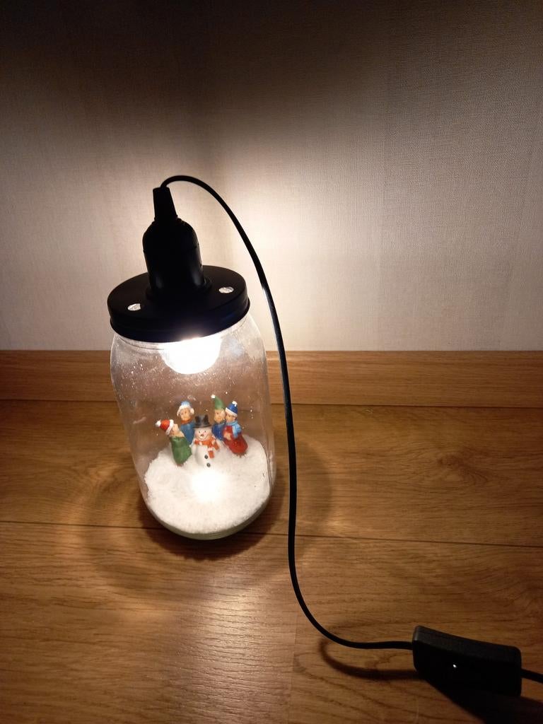Lamp met kerstpoppetje, Ophalen