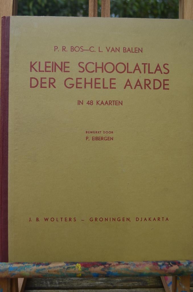 Kleine schoolatlas der gehele aarde in 48 kaarten 1952, Boeken, Atlassen en Landkaarten, Gelezen, Overige atlassen, Ophalen of Verzenden