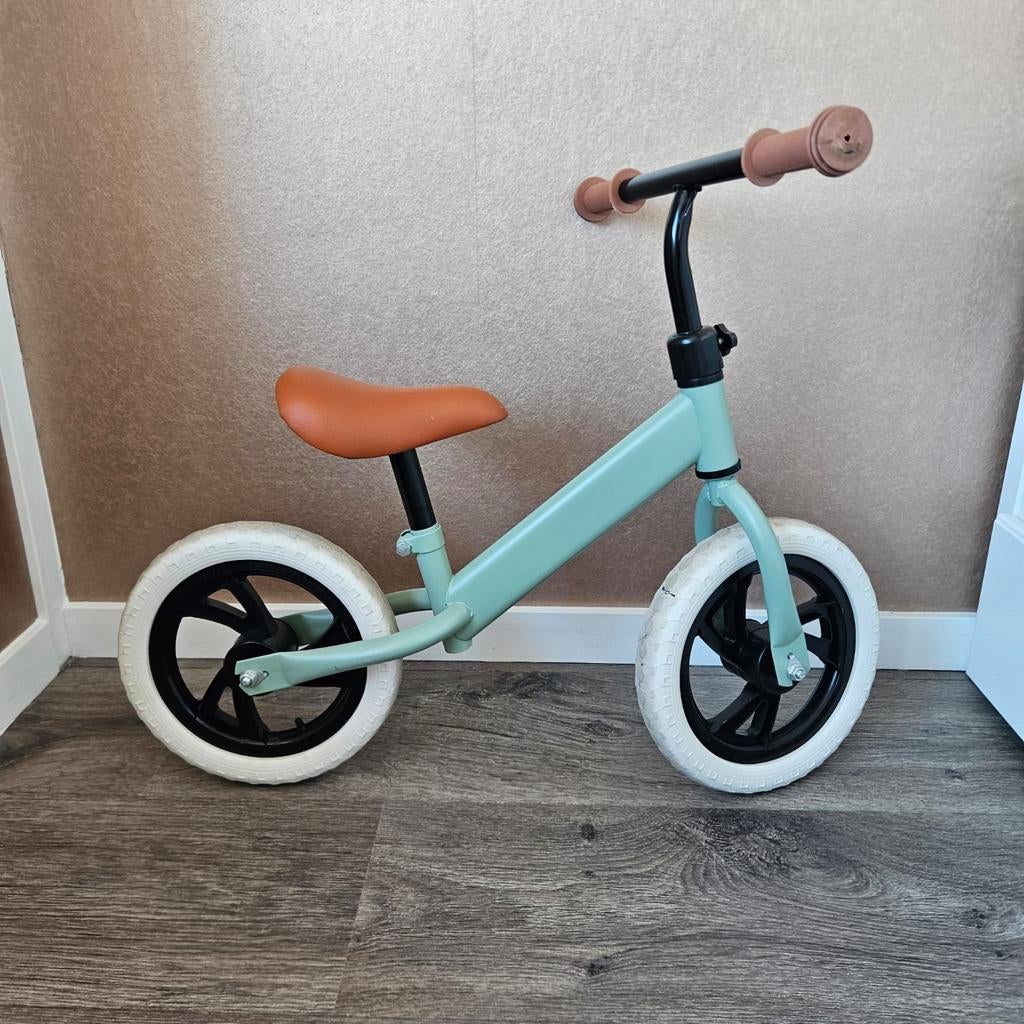 Loopfiets mintgroen met bruin zadel, Kinderen en Baby's, Speelgoed | Buiten | Voertuigen en Loopfietsen, Ophalen