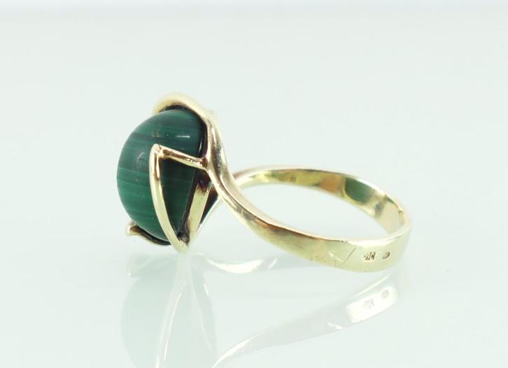 Vintage gouden ring met malachiet, Sieraden, Tassen en Uiterlijk, Antieke sieraden, Ring, Goud, Met edelsteen, Ophalen of Verzenden