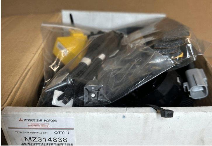 Trekhaak kabelset trekhaak 13 polig nieuw Mitsubushi Outland, Auto-onderdelen, Elektronica en Kabels, Nieuw, Ophalen of Verzenden