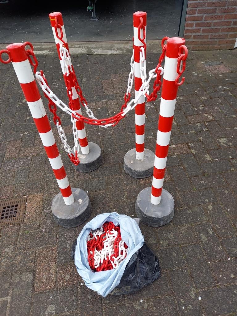 Afzetpaaltjes met rood-witte ketting, Ophalen, Gebruikt