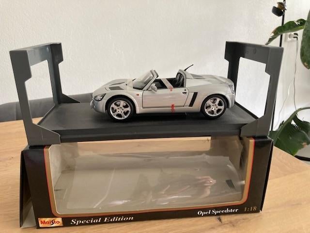 Te Koop 1:18 opel speedster special edition , merk Maisto, Hobby en Vrije tijd, Modelauto's | 1:18, Ophalen of Verzenden, Nieuw