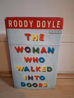 The Woman Who Walked Into Doors - Roddy Doyle (hardcover), Ophalen of Verzenden, Gelezen, Roddy Doyle, Europa overig