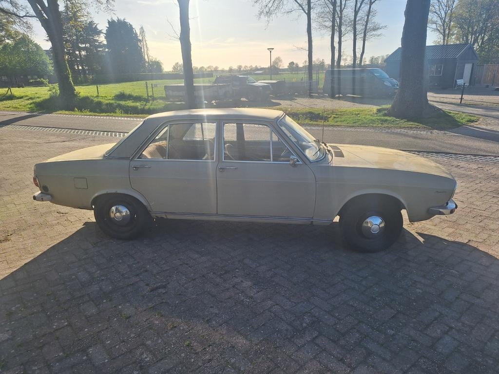Audi union 100GL 1.8 BJ 1974 LOOP OP LPG, Auto's, 4 cilinders, 100 pk, Wit, Origineel Nederlands