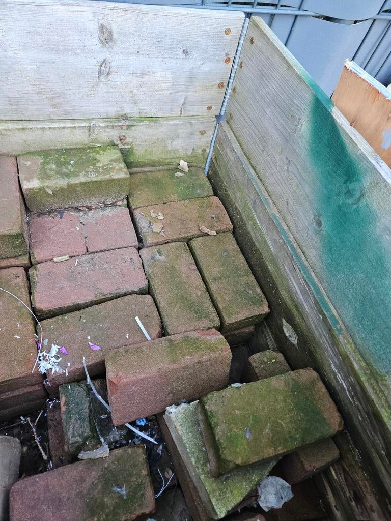 Gratis stenen. Ideaal voor oprit of tuin, Ophalen, Beton, Klinkers