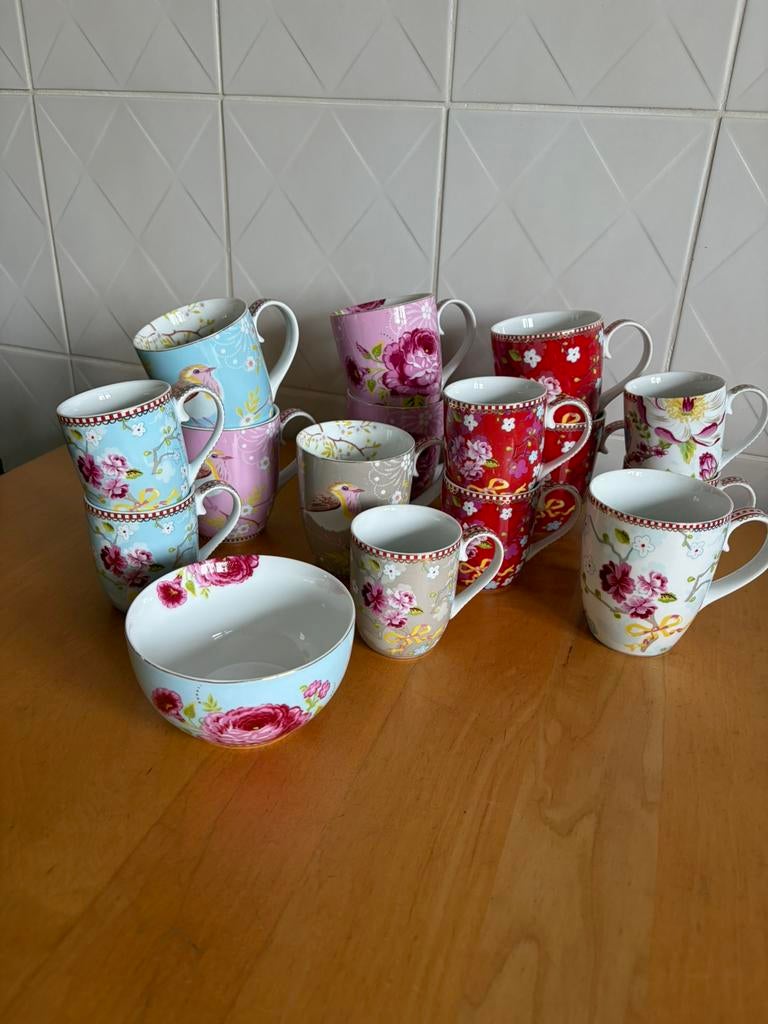 Pip Studio servies, Huis en Inrichting, Keuken | Servies, Ophalen of Verzenden, Zo goed als nieuw, Overige stijlen, Kop(pen) en/of Schotel(s)