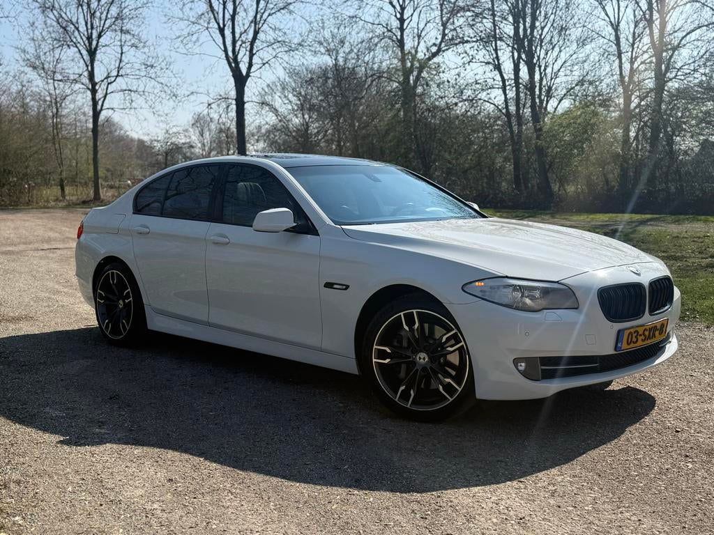 BMW 5-Serie 3.0 I 528 AUT 2012 Wit, Auto's, BMW, Achterwielaandrijving, Bruin, Particulier, 1630 kg