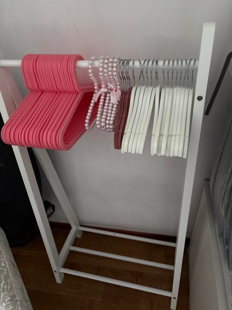 Kinder rek met kledinghangers, Ophalen of Verzenden, Gebruikt, Kunststof, Kinderen