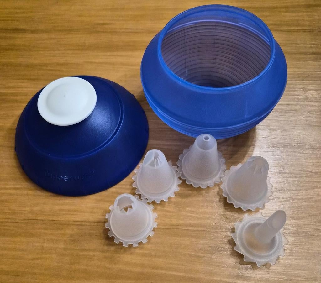 Tupperware Slagroomspuit/bol met Spuitmondjes, Ophalen of Verzenden, Zo goed als nieuw, Blauw, Bak of Kom