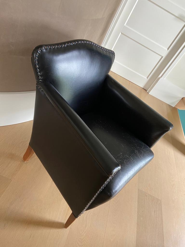 Antiek lederen damesstoeltje, opnieuw bekleed, doorleefd, Gebruikt, Zwart, Leer, Ophalen of Verzenden