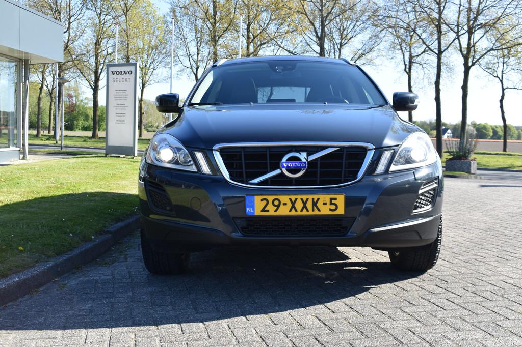 Volvo XC60 2.4 D5 AWD 215PK Automaat Summum | 5-cilinder | L, Auto's, Volvo, Euro 5, 15 km/l, Gebruikt, Zwart