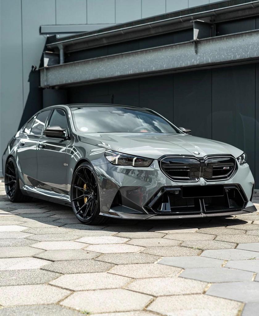 Gala auto met chauffeur /BMW M5 G90/ M-performance / 800PK, Met chauffeur