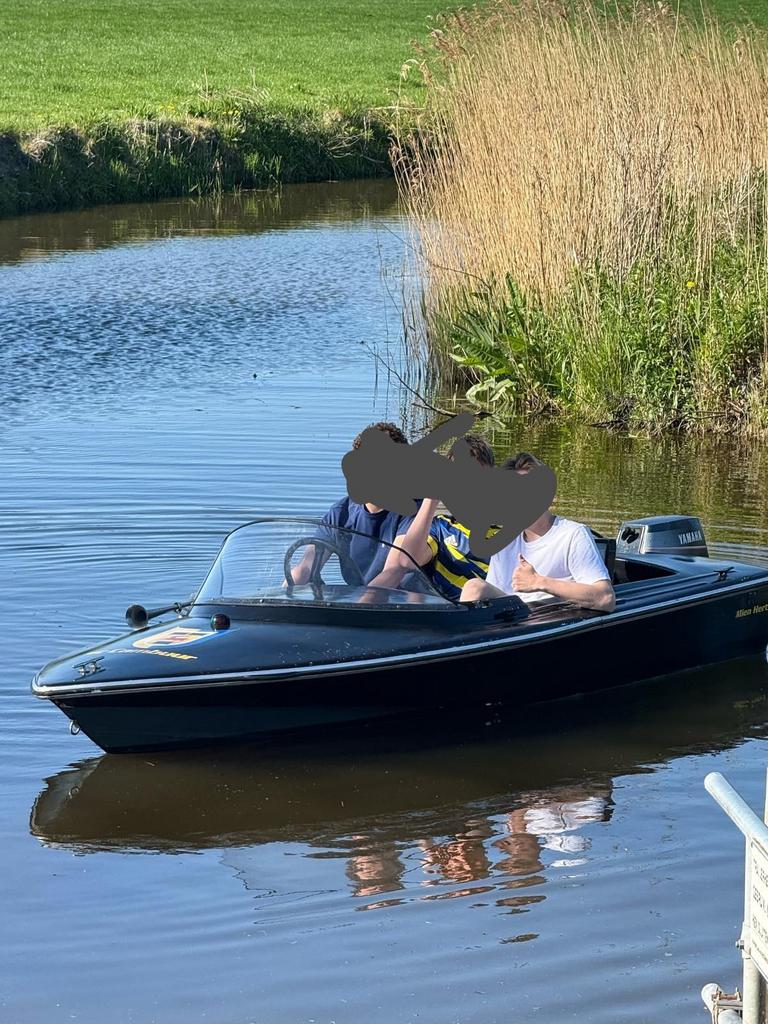Zwarte spitfire met Yamaha buitenboordmotor (boot speedboot), Ophalen, Gebruikt