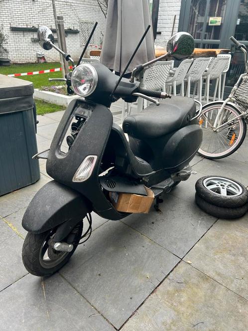 Vespa lx 50 2006, werkend, sloop of opknappen compleet, Fietsen en Brommers, Snorfietsen en Snorscooters, Zo goed als nieuw, Vespa