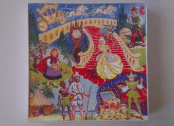 oude/nostalgische puzzel met scenes uit 5 bekende sprookjes beschikbaar voor biedingen