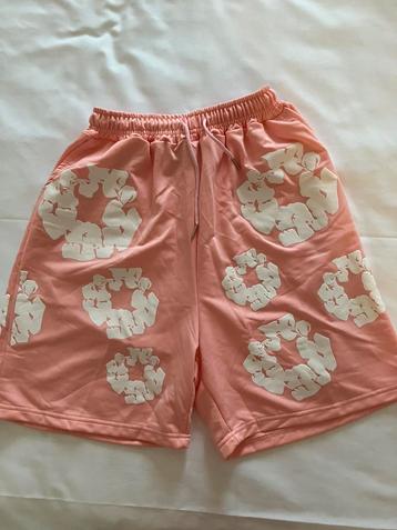 NIEUWE korte broek maat M beschikbaar voor biedingen