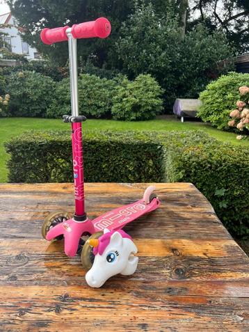 Mini Micro step Deluxe - Roze met LED verlichting in wielen beschikbaar voor biedingen