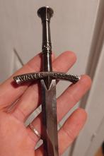 Game of Thrones Zwaard (Brievenopener) - Winter is Coming, Ophalen of Verzenden, Zo goed als nieuw, Tv, Beeldje, Replica of Model