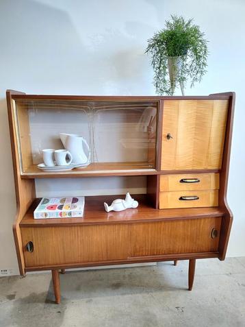 Vintage wandkast beschikbaar voor biedingen