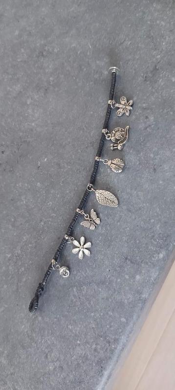 Leren bedelarmband beschikbaar voor biedingen