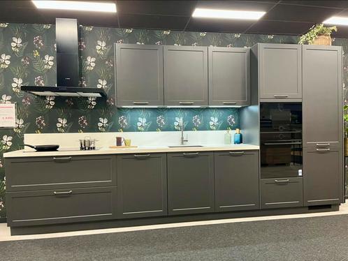 KEUKEN - rechte opstelling, Huis en Inrichting, Keuken | Complete keukens, Nieuw, Enkelwandige keuken, Zwart, Composiet, Ophalen