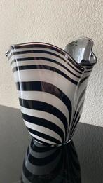 Zwart-Witte Gestreepte Vaas - Elegant Design, Ophalen
