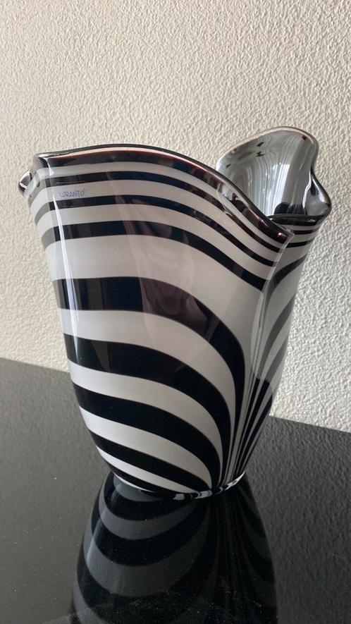 Zwart-Witte Gestreepte Vaas - Elegant Design, Antiek en Kunst, Antiek | Vazen, Ophalen