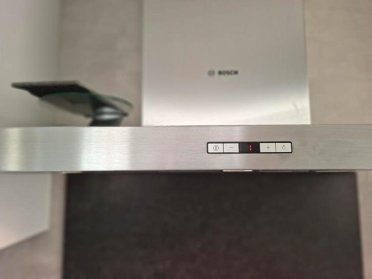 Bosch Wandschouwkap Afzuigkap recirculatie., Witgoed en Apparatuur, Afzuigkappen, Zo goed als nieuw, Vrijstaand, Wandschouwkap